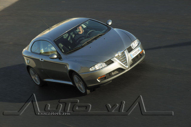 Alfa Romeo GT Coupe 11