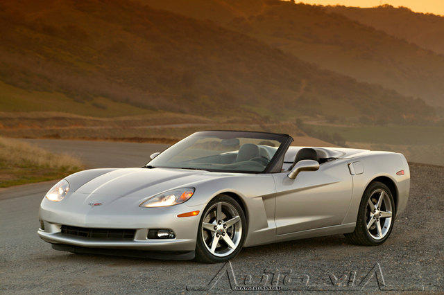 Chevrolete Corvette Convertible 21