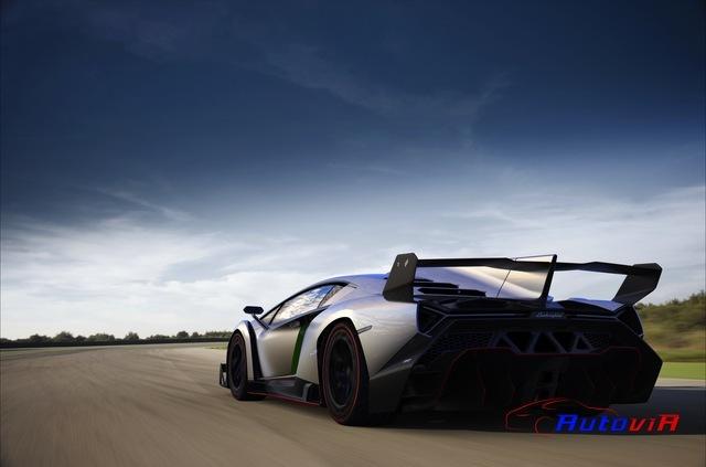 Lamborghini-Veneno-2013-06