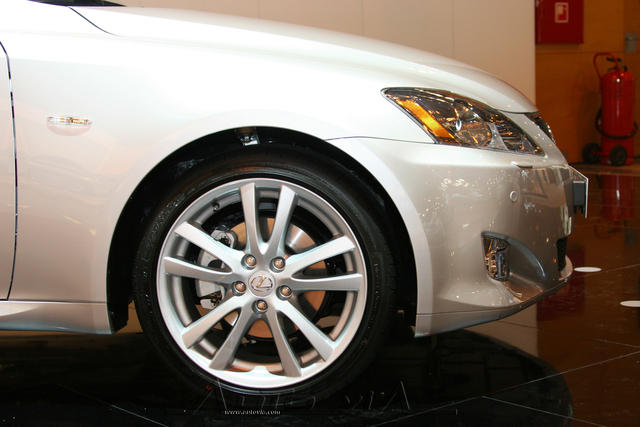 Lexus IS 7