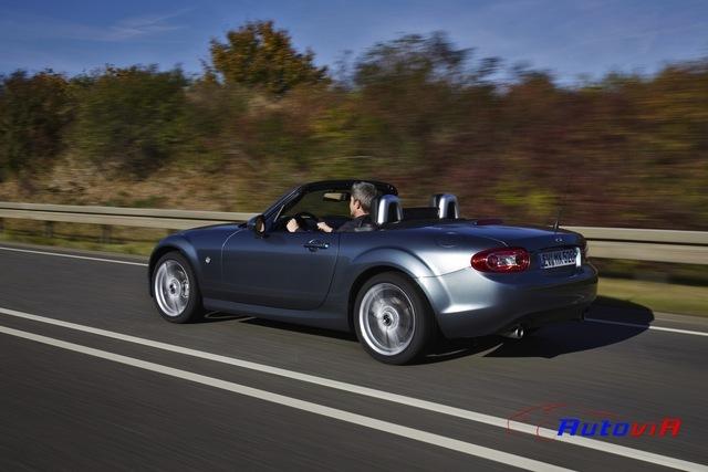 Mazda-MX5-2012-000