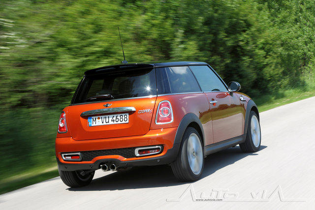 MINI Cooper S 2010 13