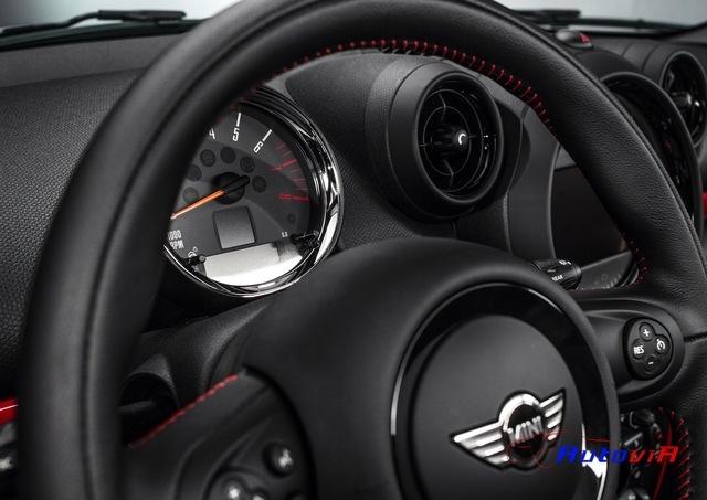 Mini-John-Cooper-Works-Paceman-21