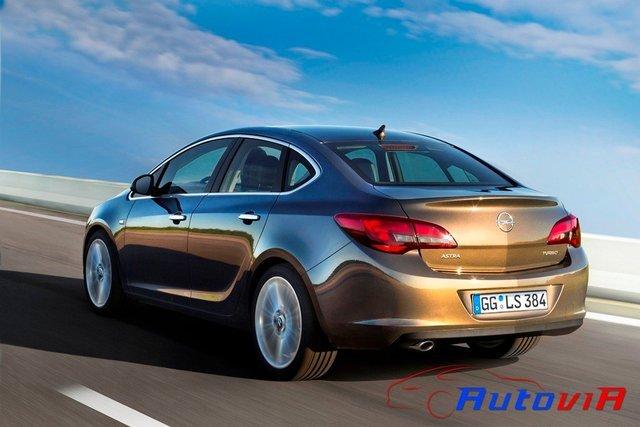 Opel Astra Sedán 2012 02