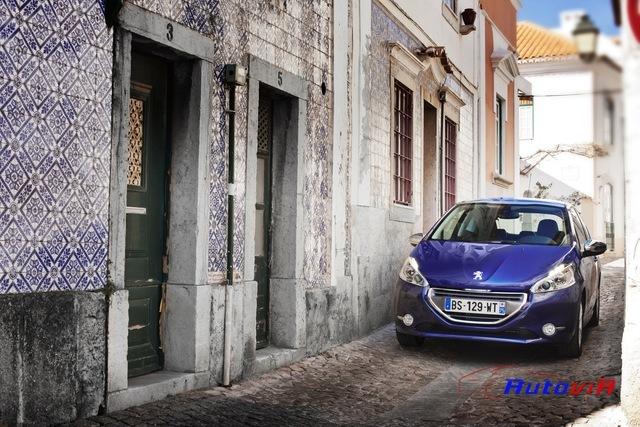 Peugeot-208-2012-011